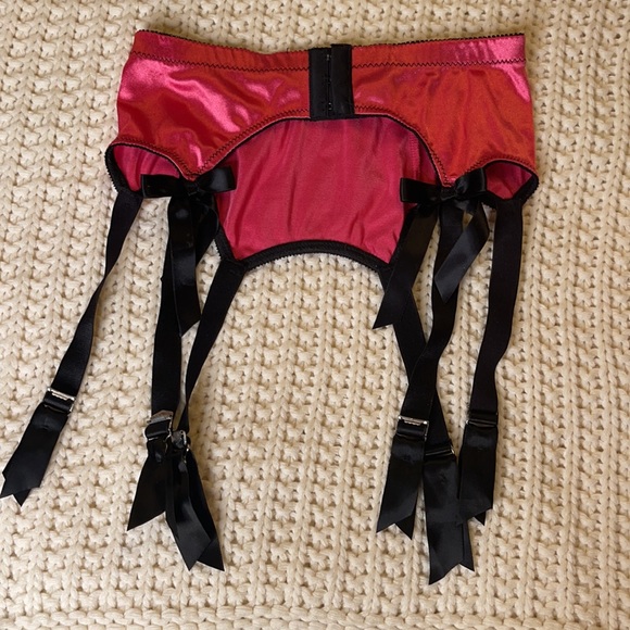 Bernie Dexter x Lucy B Hot Pink Garter - Picture 5 of 10